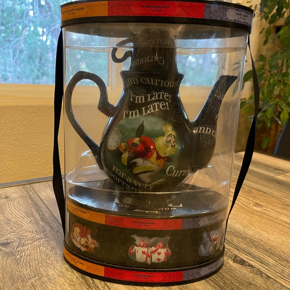 Alice in wonderland Disney tea pot